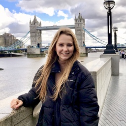 Headshot of Elena Caspall, History and English Student @ Grey College, Durham '22